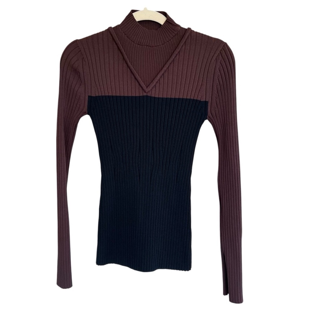 Elegant Two-Tone Turtleneck Sweater